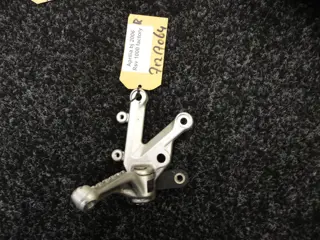RECHTER SCHETSPLAAT Aprilia RSV 1000 2004 - 2005