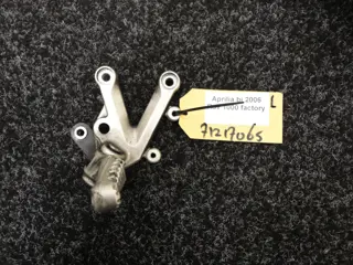 LINKER SCHETSPLAAT Aprilia RSV 1000 2004 - 2005