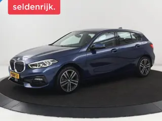 BMW 1-serie 118i Sport Line | Sportstoelen | Carplay |  Half leder | Live Cockpit | Full LED | Navig