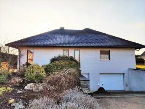 Ruime vrijst. bungalow met verdieping, gelijkvloers