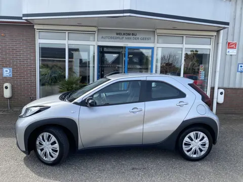 Toyota Aygo X 1.0 VVT-i S-CVT Play (bj 2023, automaat)