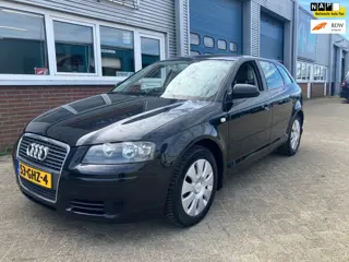Audi A3 Sportback 1.6 Attraction Business Edition Cruisse Clima