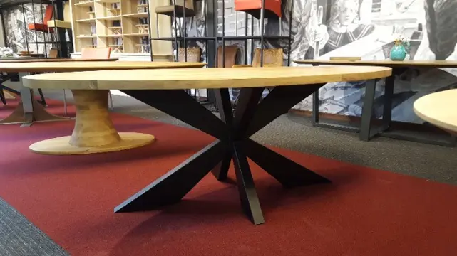 Unieke ovale eiken tafel op maat 300x120cm