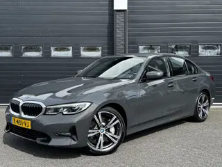 BMW 3-serie 330e High Executive 293PK Dealer OH | Laser | 19'' | Individual kleur | Leder | €29.950,