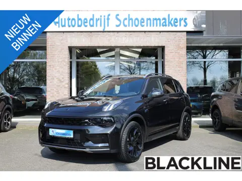 Lynk & Co 01 1.5 MY23! 6.6 BLACKLINE! ZWARTE-HEMEL ROLHOES MY23 360-CAMERA PANO/SCHUIF INFINITY DAB 