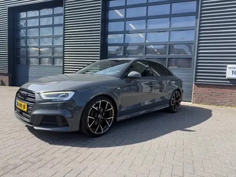 Audi A3 Limousine 30 TFSI Advance Sport S-Line Carplay Trekhaak Nardo Grey