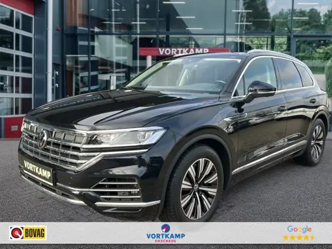 VOLKSWAGEN TOUAREG 3.0 TSI E-HYBRID 4MOTION TREKHAAK/PANO-DAK/ELEK-KLEP/360CAM/LEDER/ACC/STOELVERW
