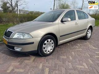 Skoda Octavia 1.6 Ambiente-Airco-Automaat