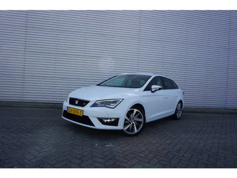 SEAT Leon ST 1.4 EcoTSI FR Connect Climate / Navi / Cruise / Camera / Parkeers. / Lm velgen / NAP
