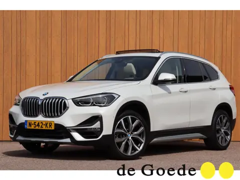 BMW X1 SDrive20i High Executive org.NL leer+verw Schuifdak HUD A.camera Carplay
