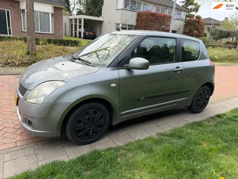 Suzuki Swift 1.5 Exclusive, Airco, APK 08-04-2027.