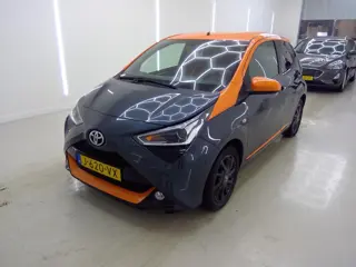 Toyota Aygo 1.0 VVT-i x-clusiv JBL Automaat Navigatie, Clima,