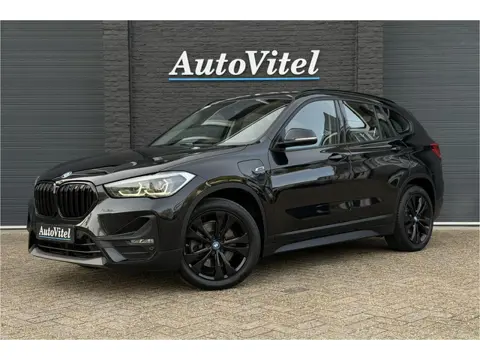 BMW X1 xDrive25e | PDC V+A | Leder | Sportstuur | NAVI | LED | 20x op voorraad
