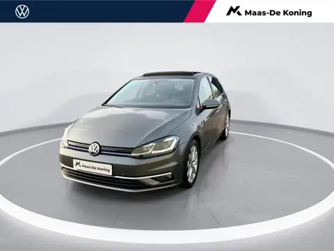 Volkswagen Golf 1.5TSI/130PK Highline · Panoramadak · Stoelverwarming · Massage functie · Camera + P