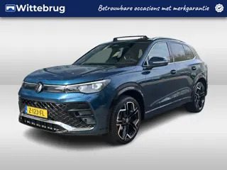 Volkswagen Tiguan 1.5 eTSI R-Line Business / Panorama dak / 20 Inch / Zwenkbare trekhaak / Sport Pak