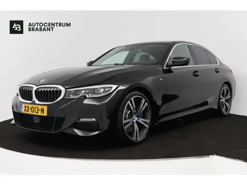 BMW 3-serie 330i High Executive Edition (STOELVERWARMING, SFEERVERLICHTING, ACHTERUITRIJCAMERA, NAVI