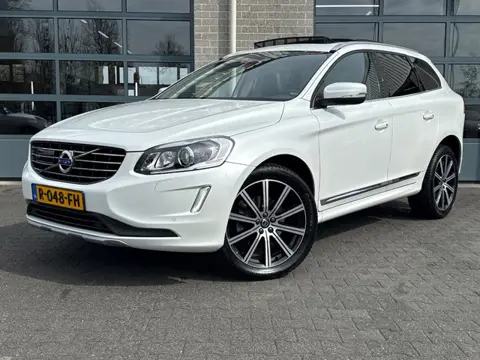 Volvo XC60 2.4 D5 R-Design|SCHUIFDAK|DEALER ONDERHOUDEN|