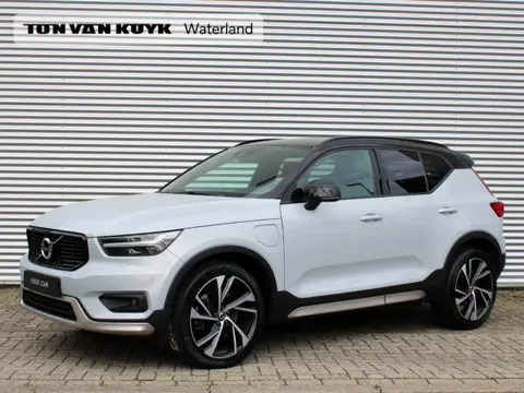 Volvo XC40 1.5 T5 Recharge R-Design Automaat / 20" velgen / Trekhaak / Privacy Glass / Verwarmd voor