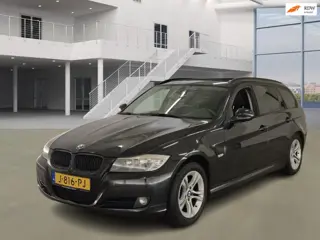 BMW 3-serie Touring 318i High Executive|PANO|PSENSOR|STOELVERW|6BAK