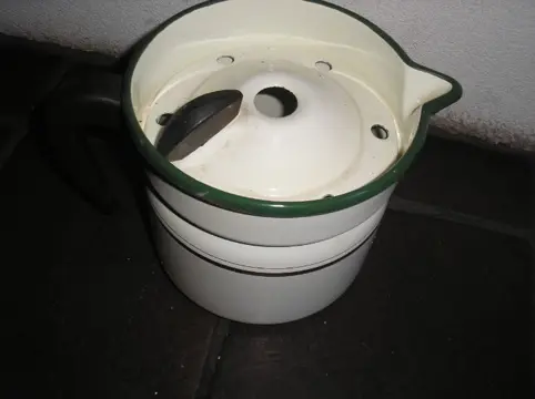 Emaille melkkoker groen / wit