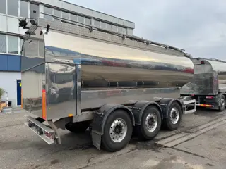 Titan VGB 3 AXLE HANGER INOK TANK (bj 2018)