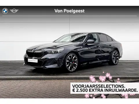 BMW 5 Serie Sedan 550e xDrive M-Sport PRO | Trekhaak | Adaptive M-Onderstel | Panoramadak | Bowers &