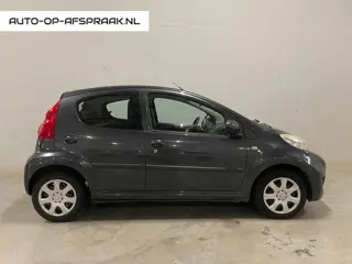 Peugeot 107 1.0-12V XS 5drs. Airco APK NAP