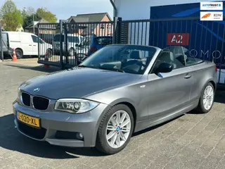 BMW 1-serie Cabrio 118i High Executive / STOELVERWARMING / CRUISE CONTROL / NAVIGATIE / AIRCO