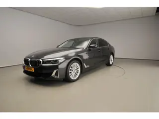 BMW 5 Serie Sedan 520i | LED | Leder | Navigatie | Comfortzetels | Chrome line | Stoelverwarming | D
