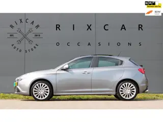 Alfa Romeo Giulietta 1.4 T Distinctive Panodak Leder !!NIEUWBINNEN!!