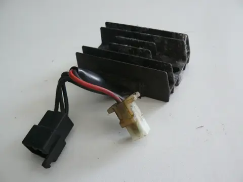 Regulator rectifier  Suzuki GZ 250 Marauder 2003 - 2005