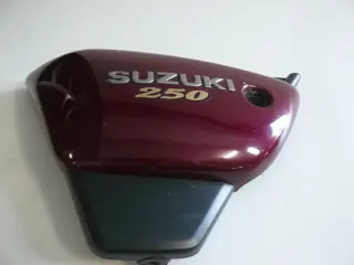 Cowl left small Suzuki GZ 250 Marauder 2003 - 2005