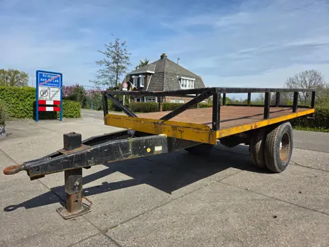 Onbekend bakkenkar met kenteken