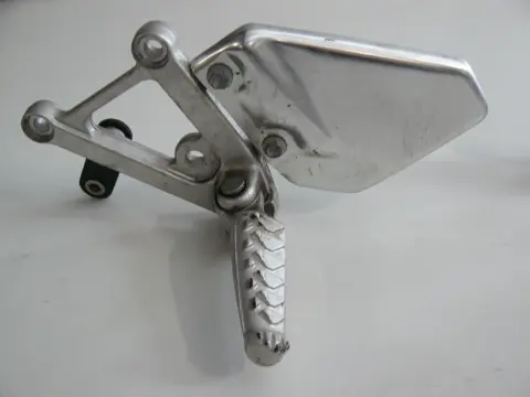 LINKER SCHETSPLAAT Aprilia RSV 1000 1998 - 2000 / 2001 -