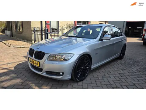 BMW 3-serie 320i nw ketting/leer/schroefset/abc uitlaat/pano