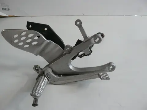 Main step holder right Yamaha YZF R1 2004 - 2006