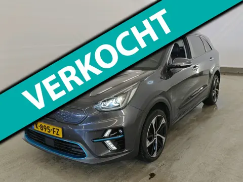 Kia E-Niro 64 kWh 204pk ExecutiveLine | SOH 99% | Trekhaak | Fase 3 | 18" | Leder | Stuur- en Stoelv