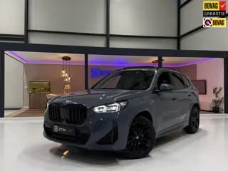 BMW X1 BMW sDrive20i M Sport Pano Sportstoelen ACC Trekhaak Navi LED Camera Carplay