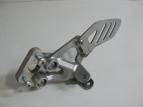 Main step holder left Suzuki GSX R 600 2008 - 2010