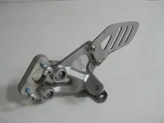 Main step holder left Suzuki GSX R 600 2008 - 2010