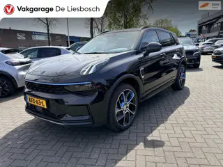 Lynk & Co 01 1.5 / pano / 360 camera / 1800kg trekgewicht/ Infinity / navi / stoelverwarming/trekhaa