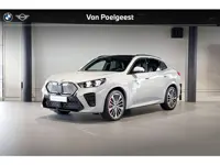 BMW iX2 eDrive20 67kWh | M Sport | Stoelverwarming | Glazen Panoramadak | Harman Kardon | Trekhaak |