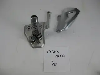 LINKER SCHETSPLAAT Triumph Tiger 1050 2007 - 2010