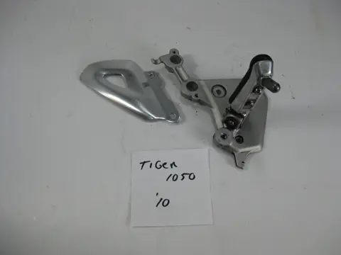 RECHTER SCHETSPLAAT Triumph Tiger 1050 2007 - 2010