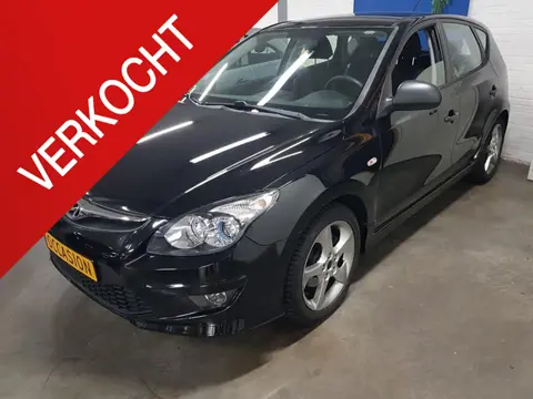 Hyundai i30 1400i 16V 5 DEURS  LM VELGEN SLECHTS 52000 KM