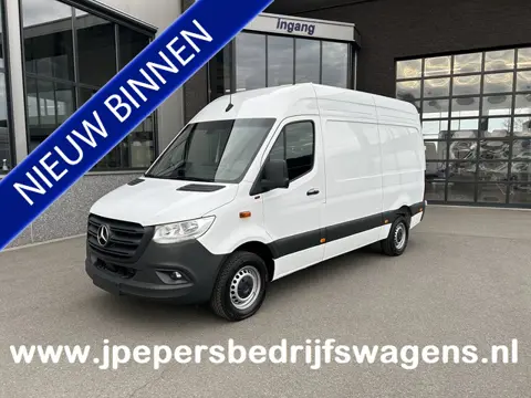 Mercedes-Benz Sprinter 317 CDI L2 H2 Pro Facelift / MBUX / Navigatie / Camera / Geveerde stoel / Cru