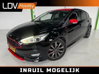 FORD FOCUS 1.5 ST-Line Red Edition / Stoelverwarming / Stuurverwarming / Bluetooth / 18 inch / Boekjes en historie aanwezig.