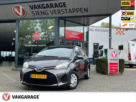 Toyota Yaris 1.0 VVT-i Aspiration Bovagrijklaarprijs !!