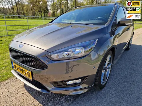 Ford Focus Wagon 1.0 ST-Line dealer ond. + gechipt prachtige staat