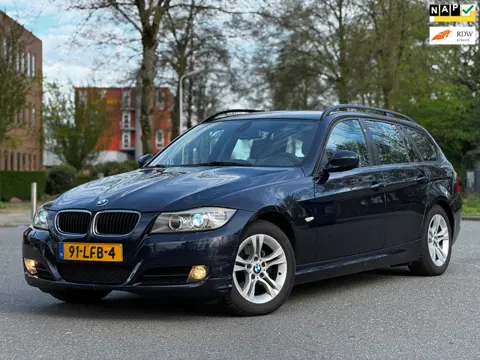 BMW 3-serie Touring 318i Business Line|Xenon|6BAK|NAVI|CRUISE|PSENSOR|AIRCO